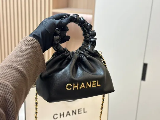 Chanel ★(大人気で即完売)入手困難チェーン